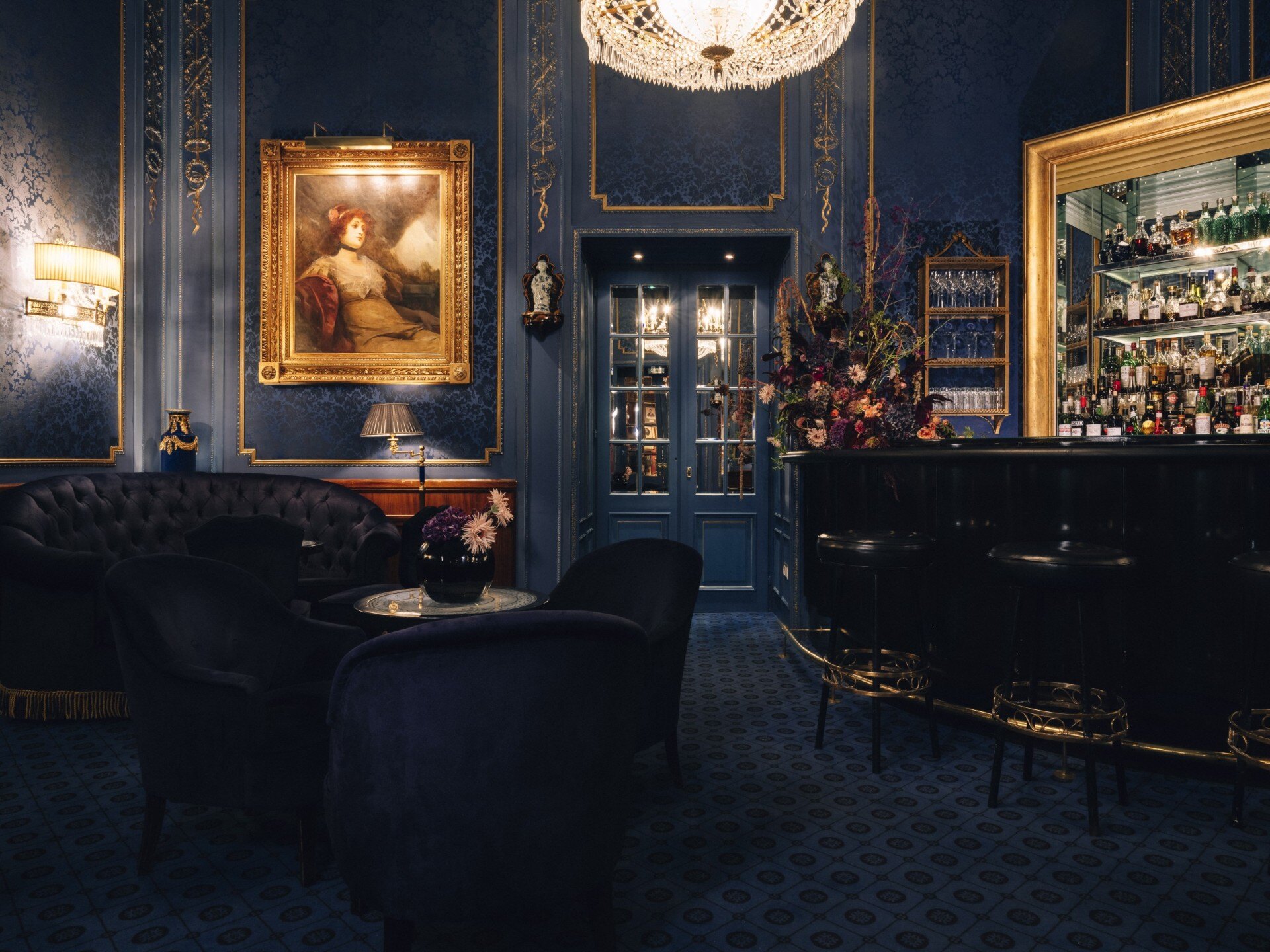 Sacher-Wien-Familienluxusreisen-blaue-Bar