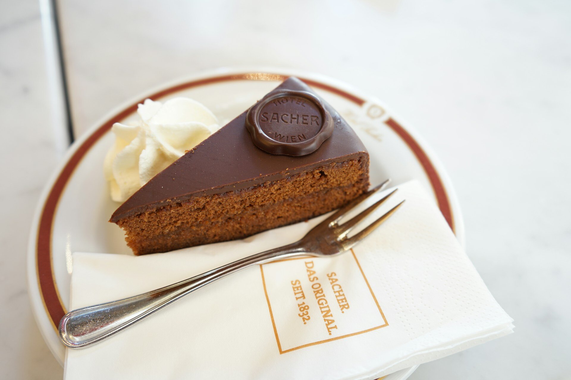 Sacher-Cake-Vienna-Familienluxusreisen