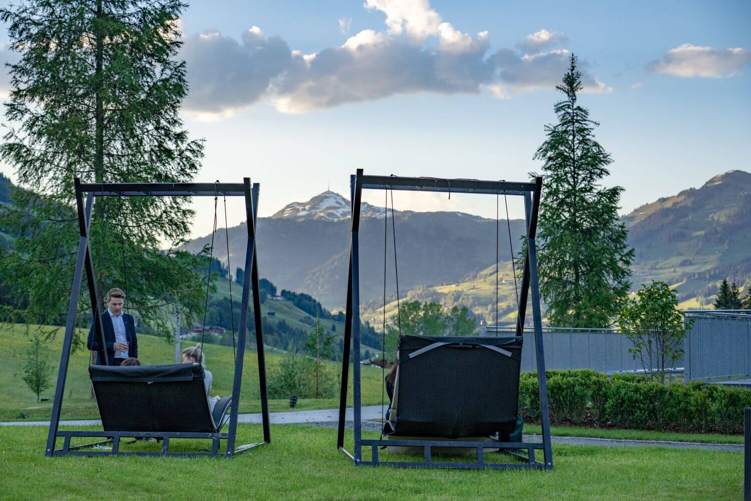 severins-the-alpine-retreat-oesterreich-familienluxusreisen-liegen