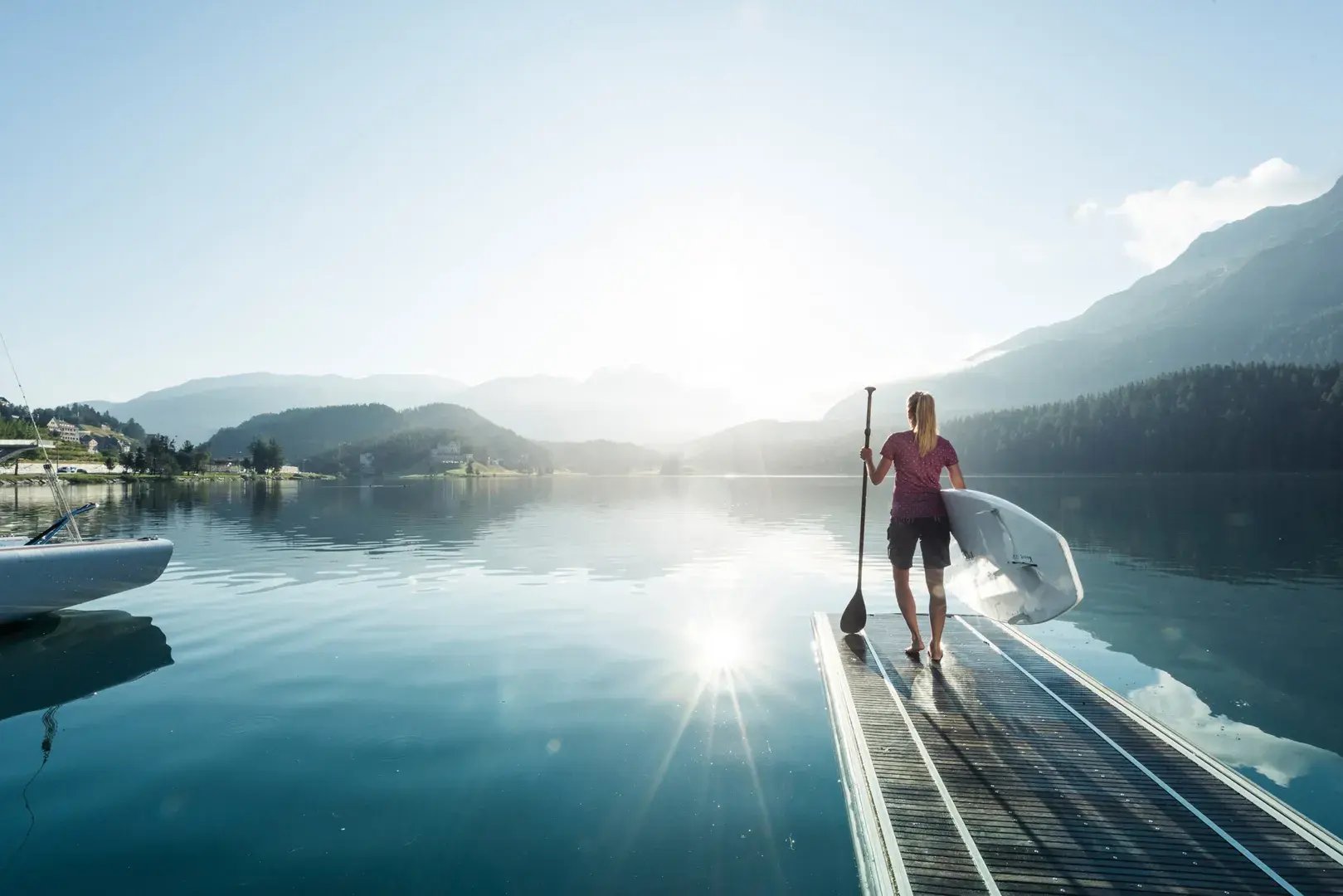 kulm-hotel-st.moritz-schweiz-stand-up-paddle-aktivitaten-familienaktivitaten-luxus-reisen-kinder-familie-the-family-project