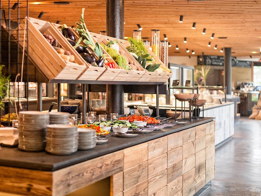 naturhotel-forsthofgut-leogang-oesterreich-familienluxusreisen-thefamilyproject-buffet