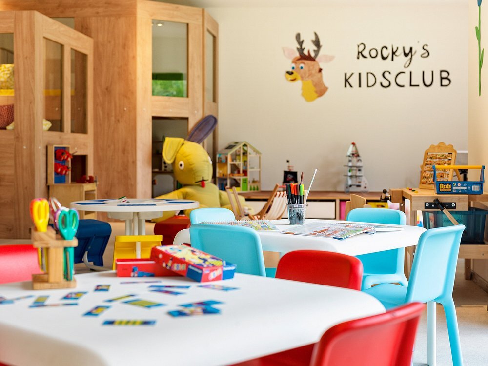 naturhotel-forsthofgut-leogang-oesterreich-familienluxusreisen-thefamilyproject-kids-club