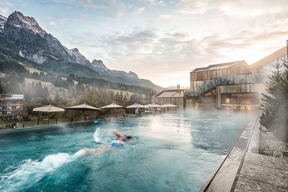 naturhotel-forsthofgut-leogang-oesterreich-familienluxusreisen-thefamilyproject-pool