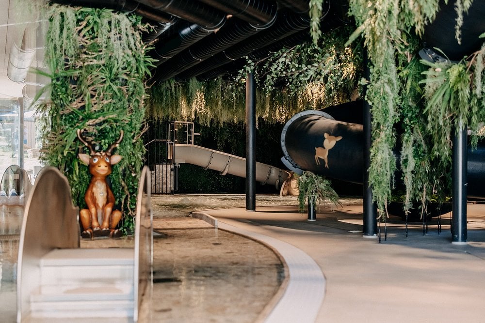 naturhotel-forsthofgut-leogang-oesterreich-familienluxusreisen-thefamilyproject-spielplatz