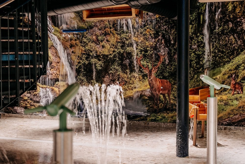 naturhotel-forsthofgut-leogang-oesterreich-familienluxusreisen-thefamilyproject-wasserpark