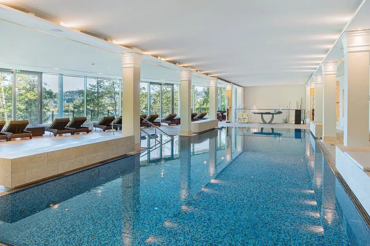 schloss fuschl resort spa salzburg osterreich spa indoor luxus reisen kinder familie the family project
