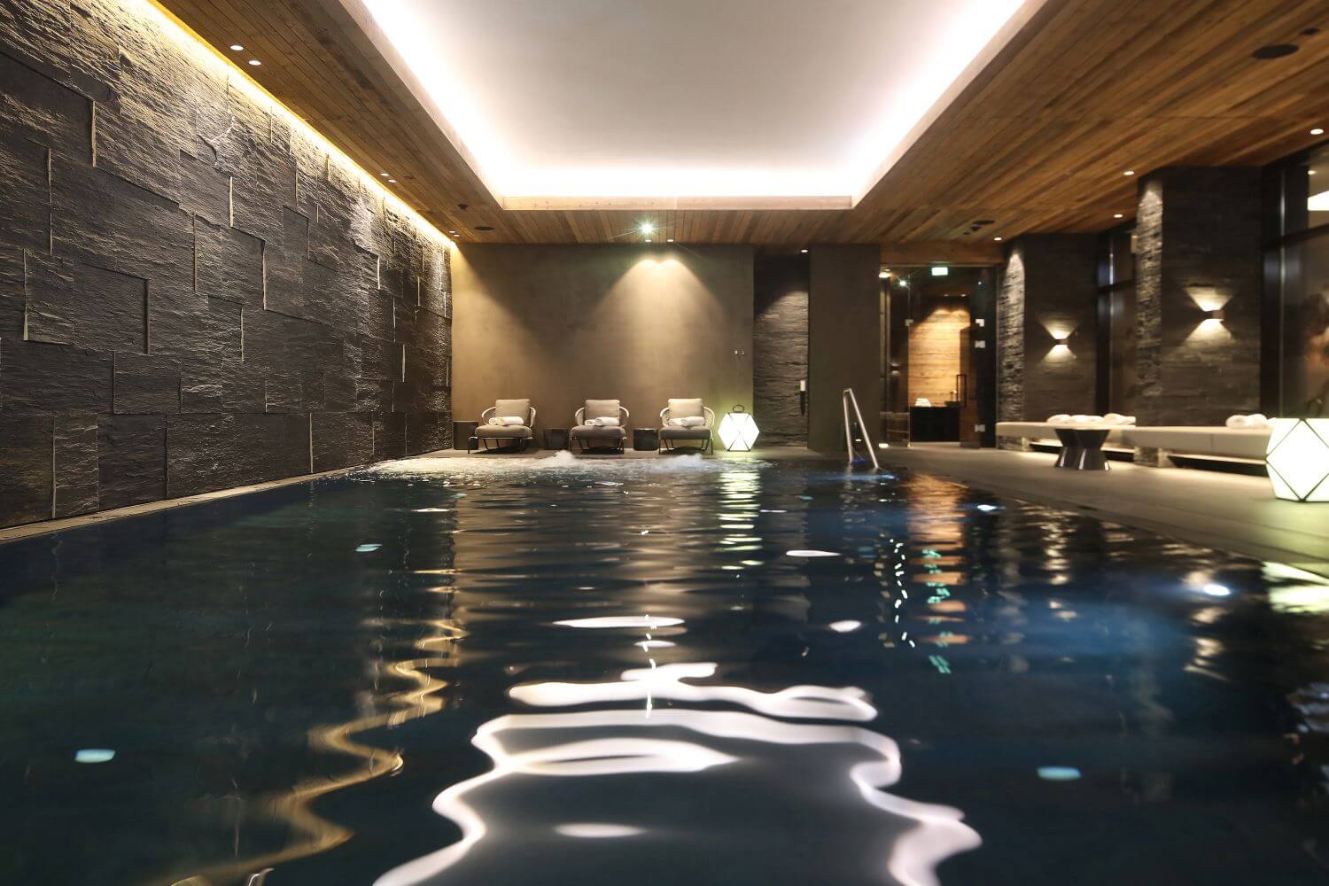 severins-the-alpine-retreat-oesterreich-familienluxusreisen-pool2