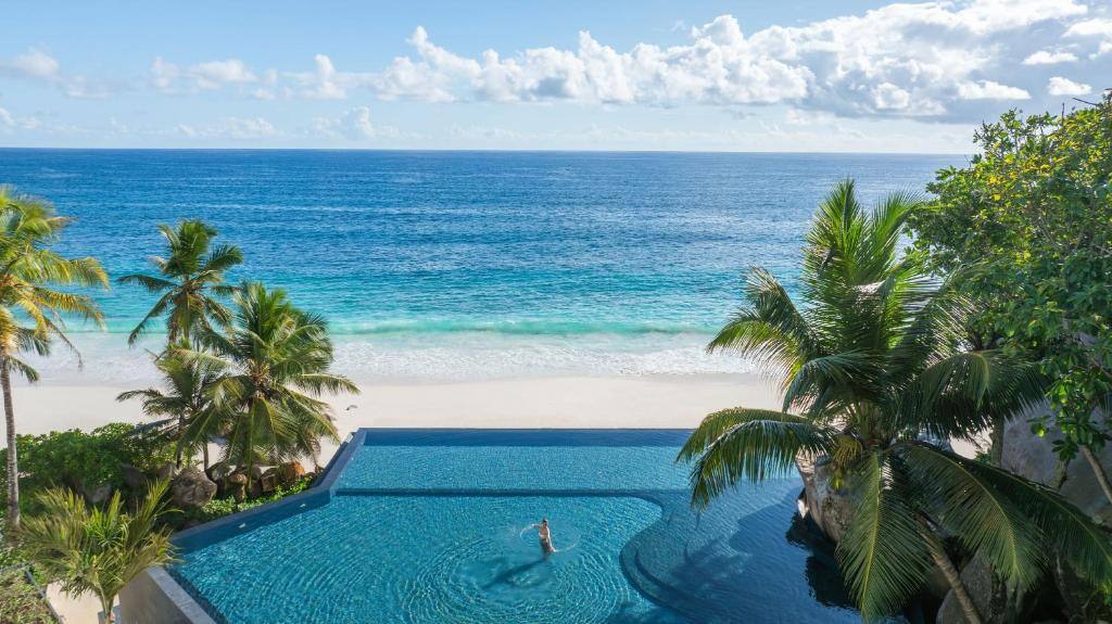 wunderschöner Pool im Cheval Blanc Seychelles