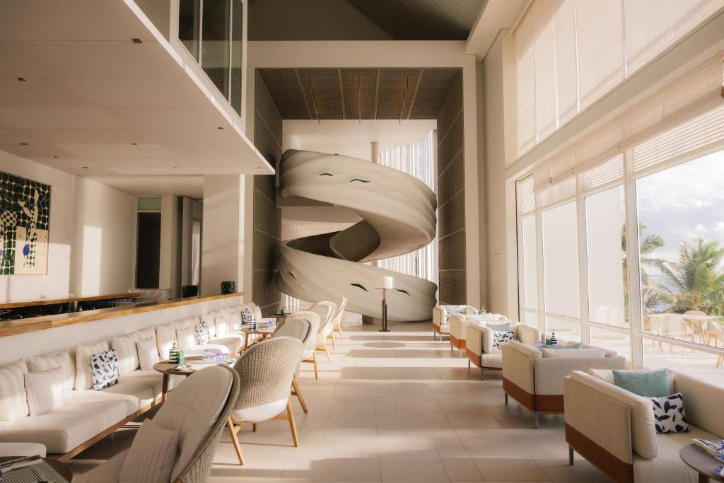 Blick ins Restaurant von Cheval Blanc Seychelles