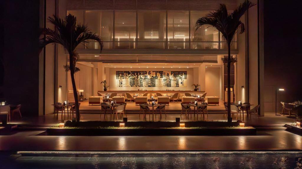 Restaurant bei Nacht im Cheval Blanc Seychelles