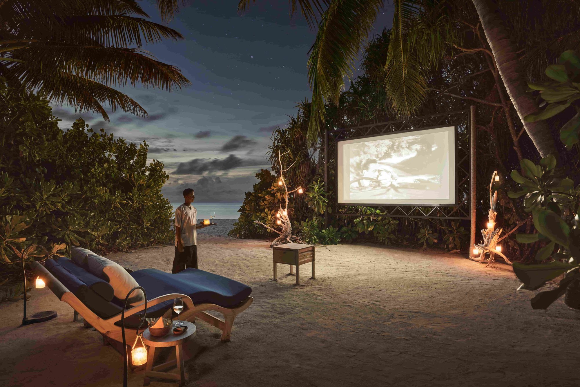 Como-Maalifushi-cinema-the-family-project-min