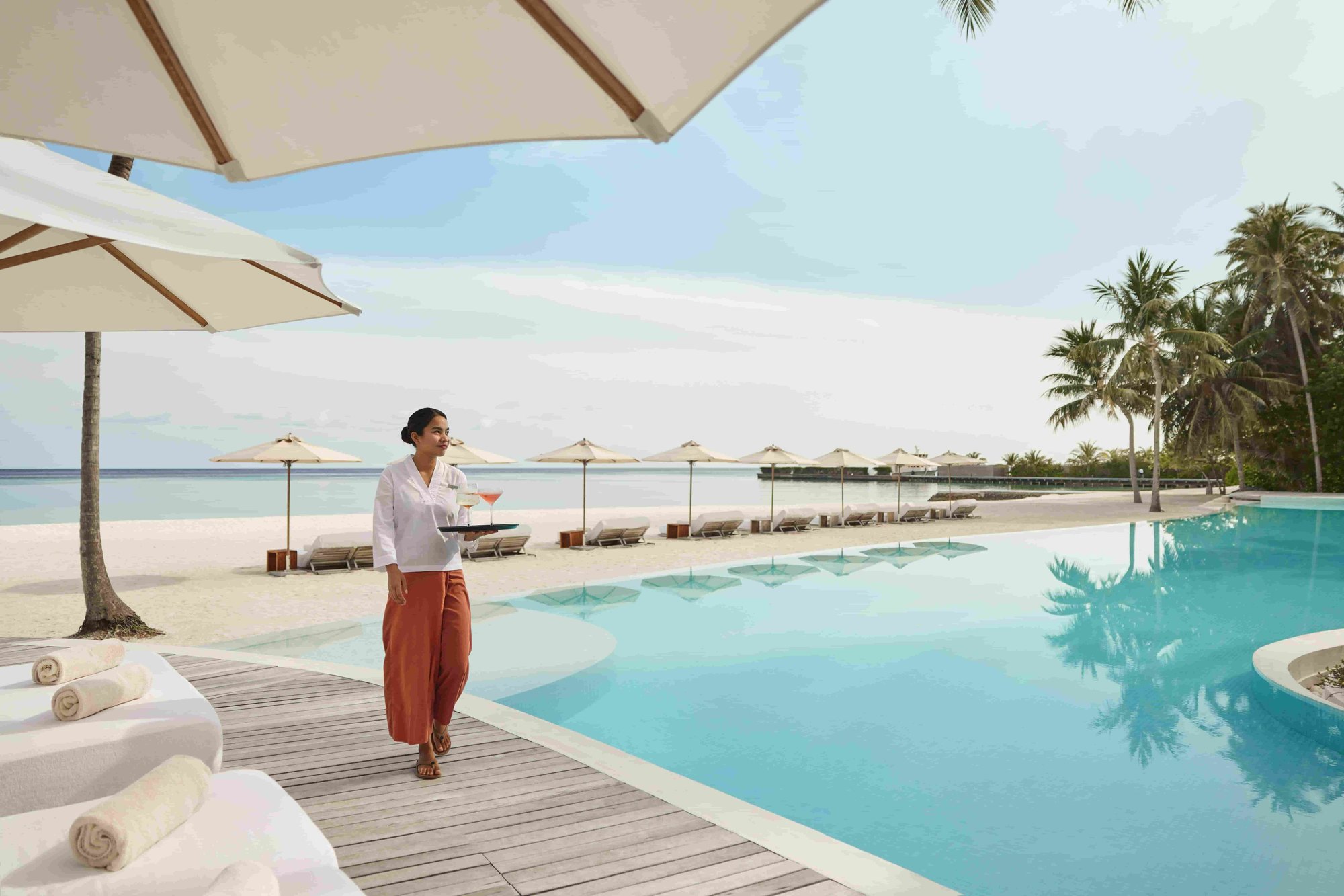 Como-Maalifushi-poolside-the-family-project-min