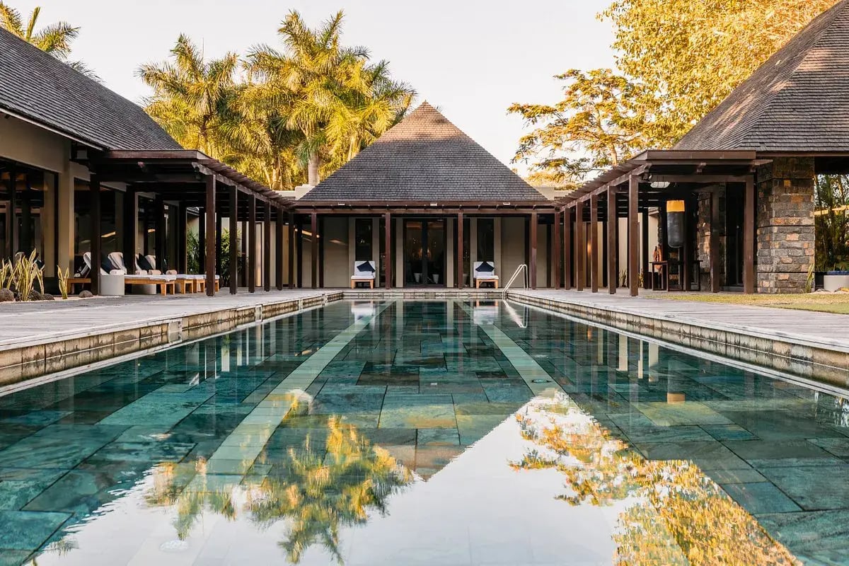 four-seasons-resort-anahita-mauritius-pool-fitness-center-familienorientiert-exklsuiv