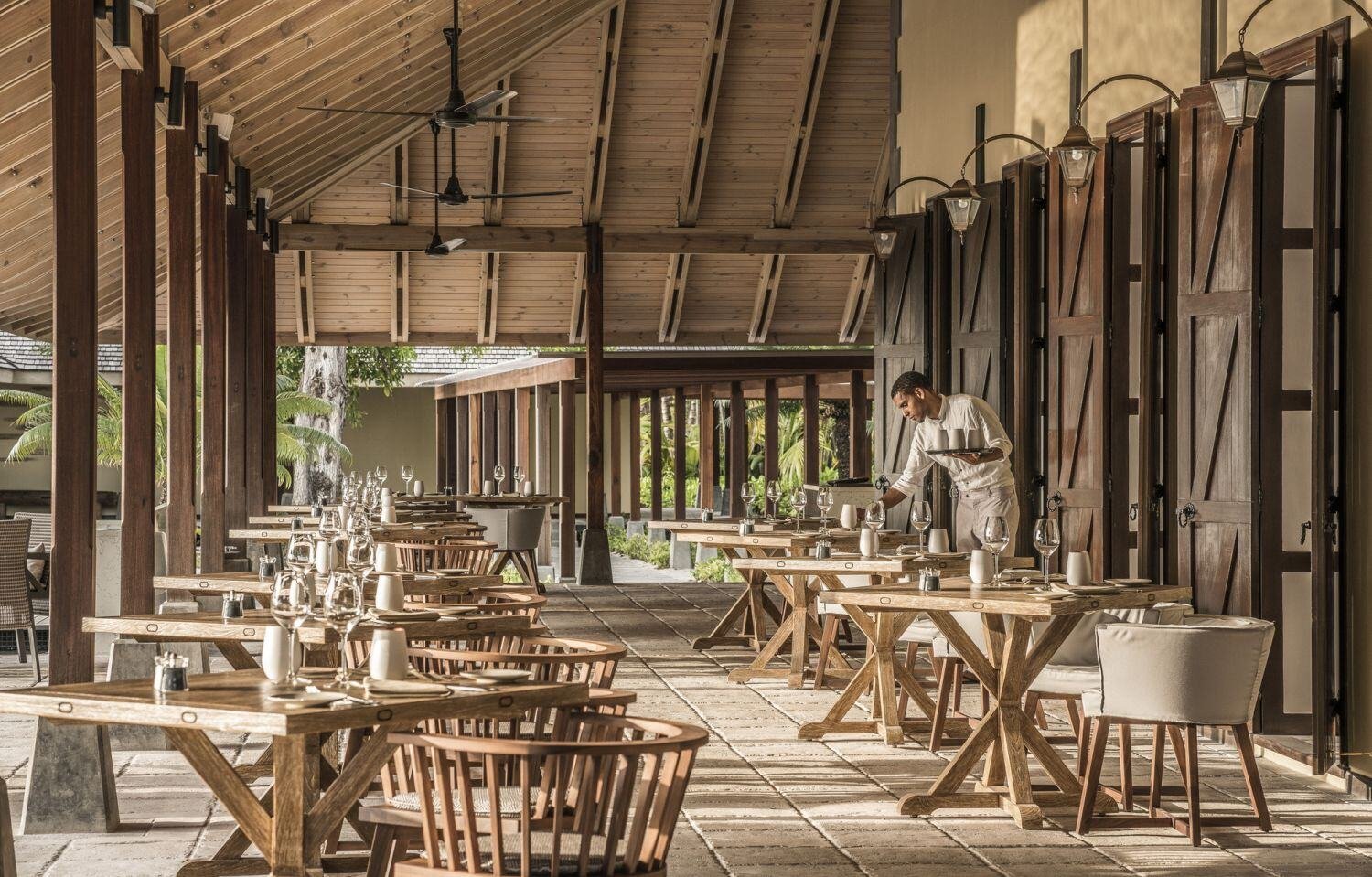 four seasons desroches restaurant