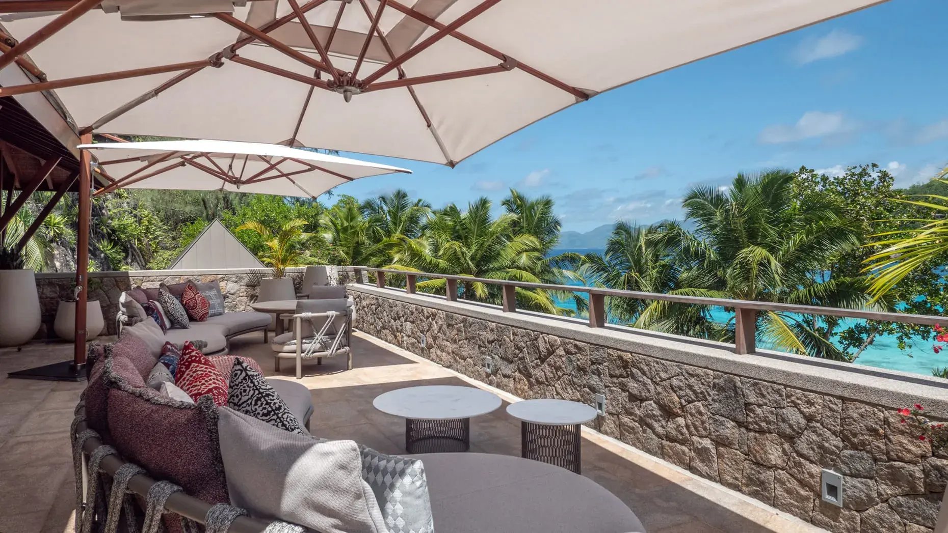 four seasons seychelles petite anse mahe terrasse familienkomfort exklusiv meerblick luxurios