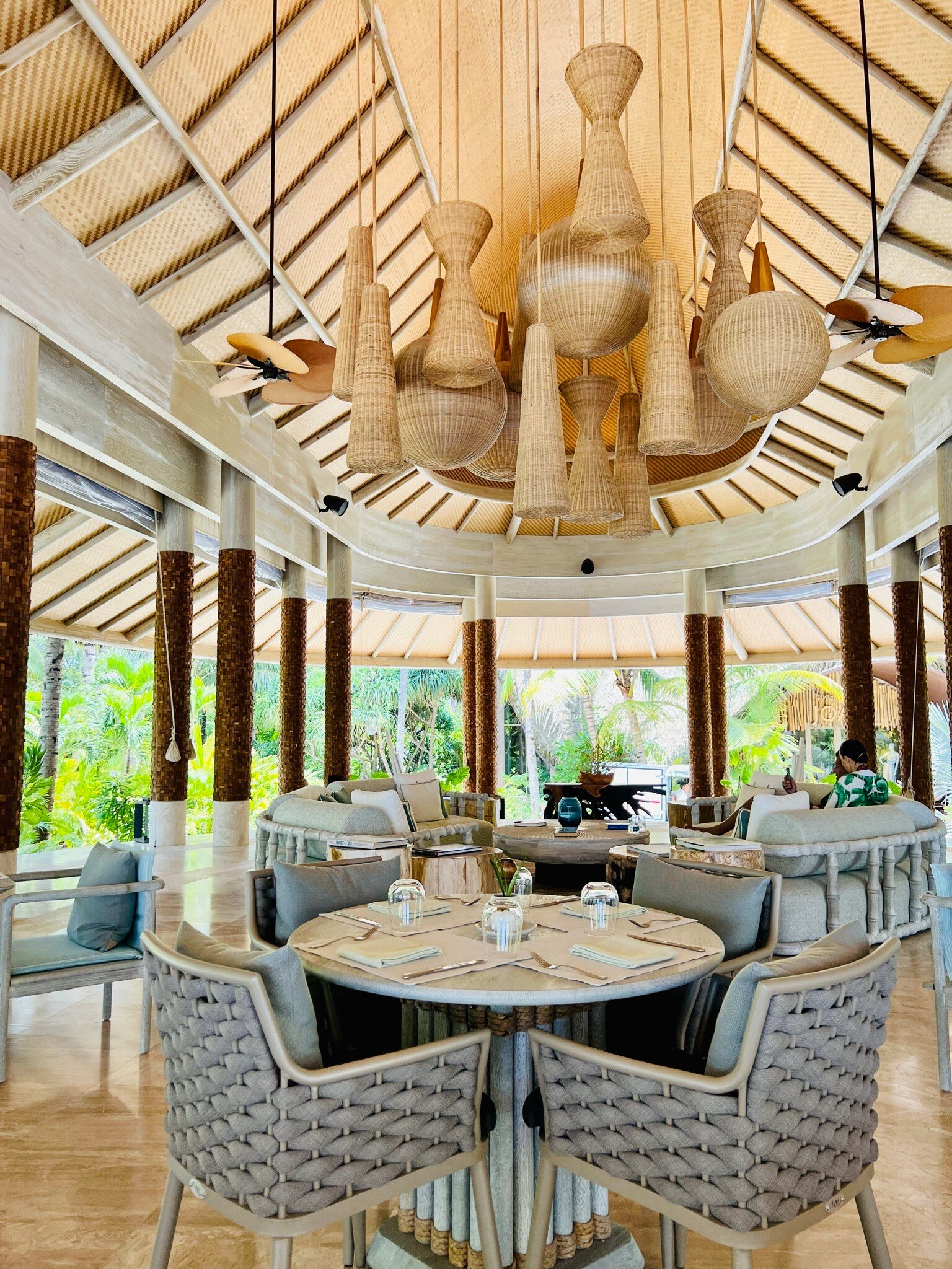 joali-being-Poolrestaurant