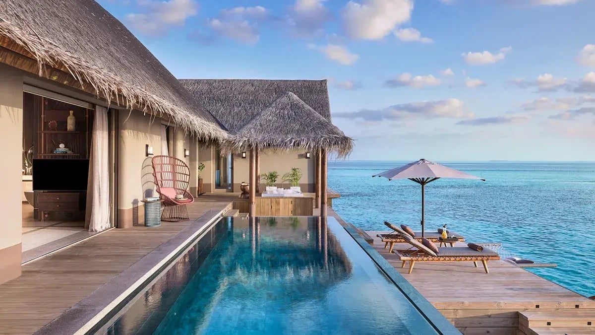 joali malediven wasservilla privater pool luxurioser familienurlaub ozean