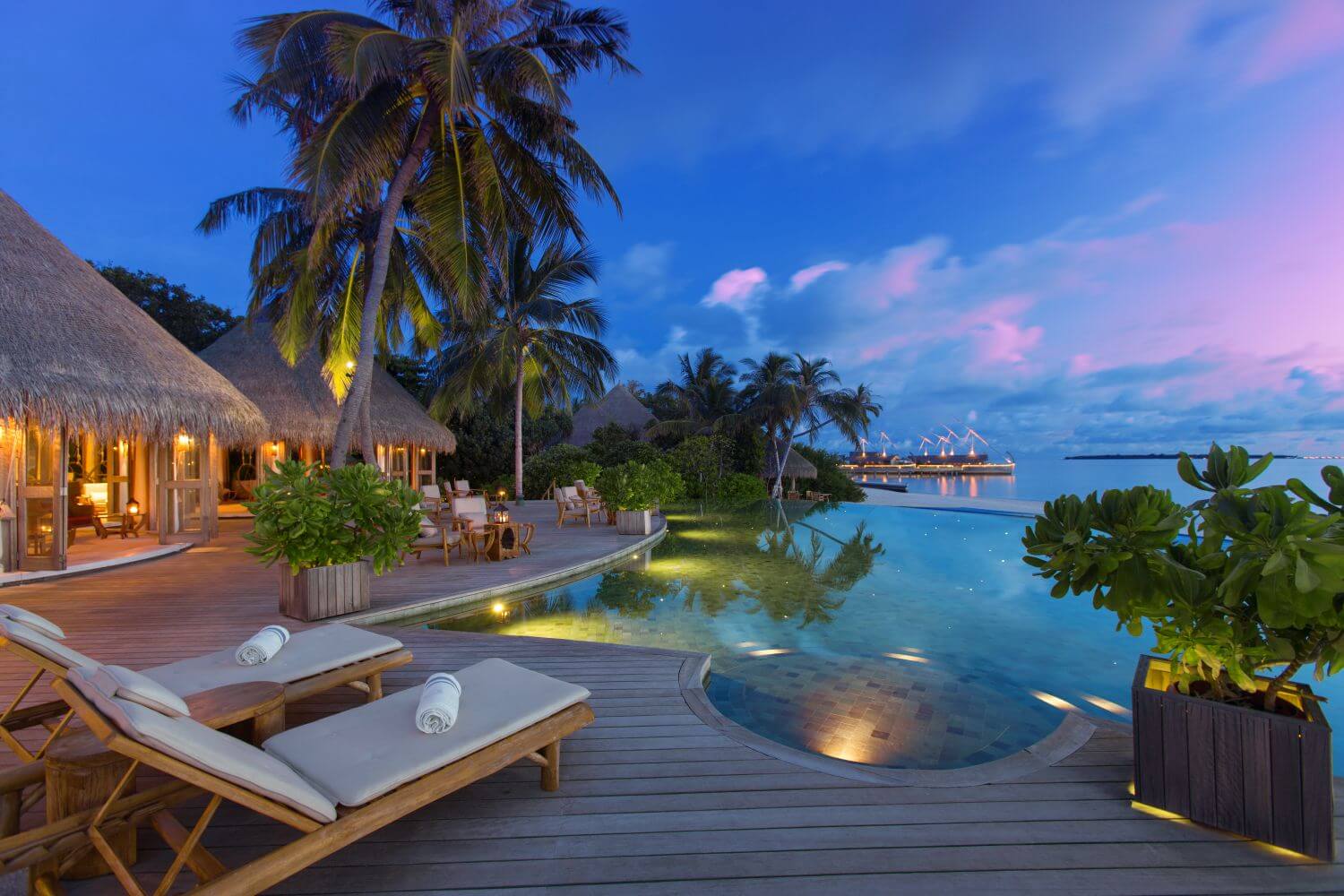 Milaidhoo Maldives Familienluxusreisen TheFamilyProject Infinity Pool