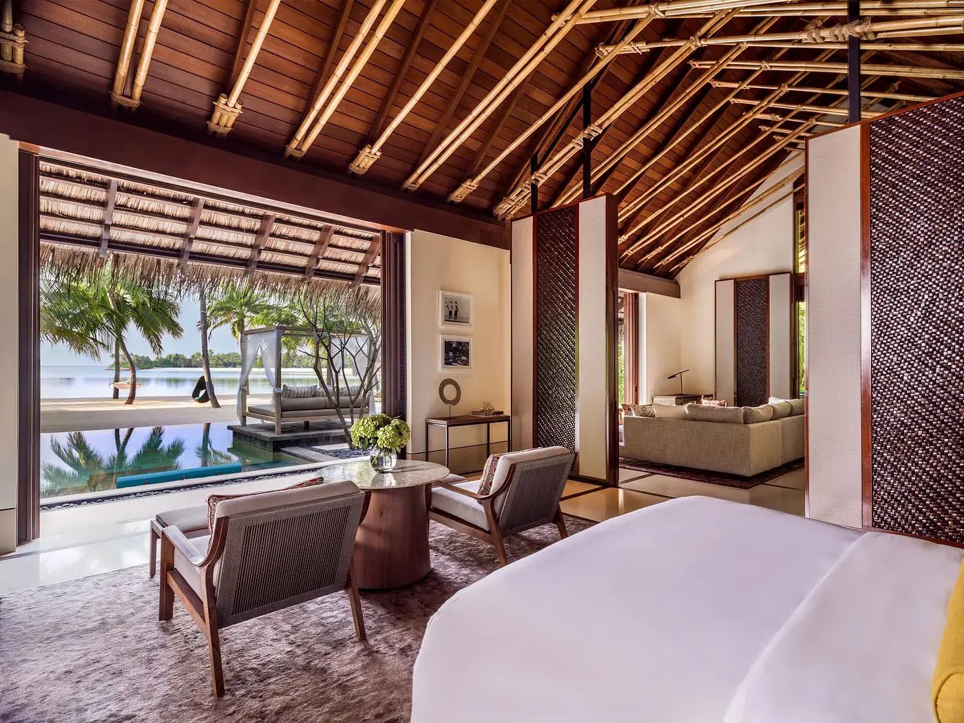 one only reethi rah malediven schlafzimmer pool familienspass exklusiv luxurios