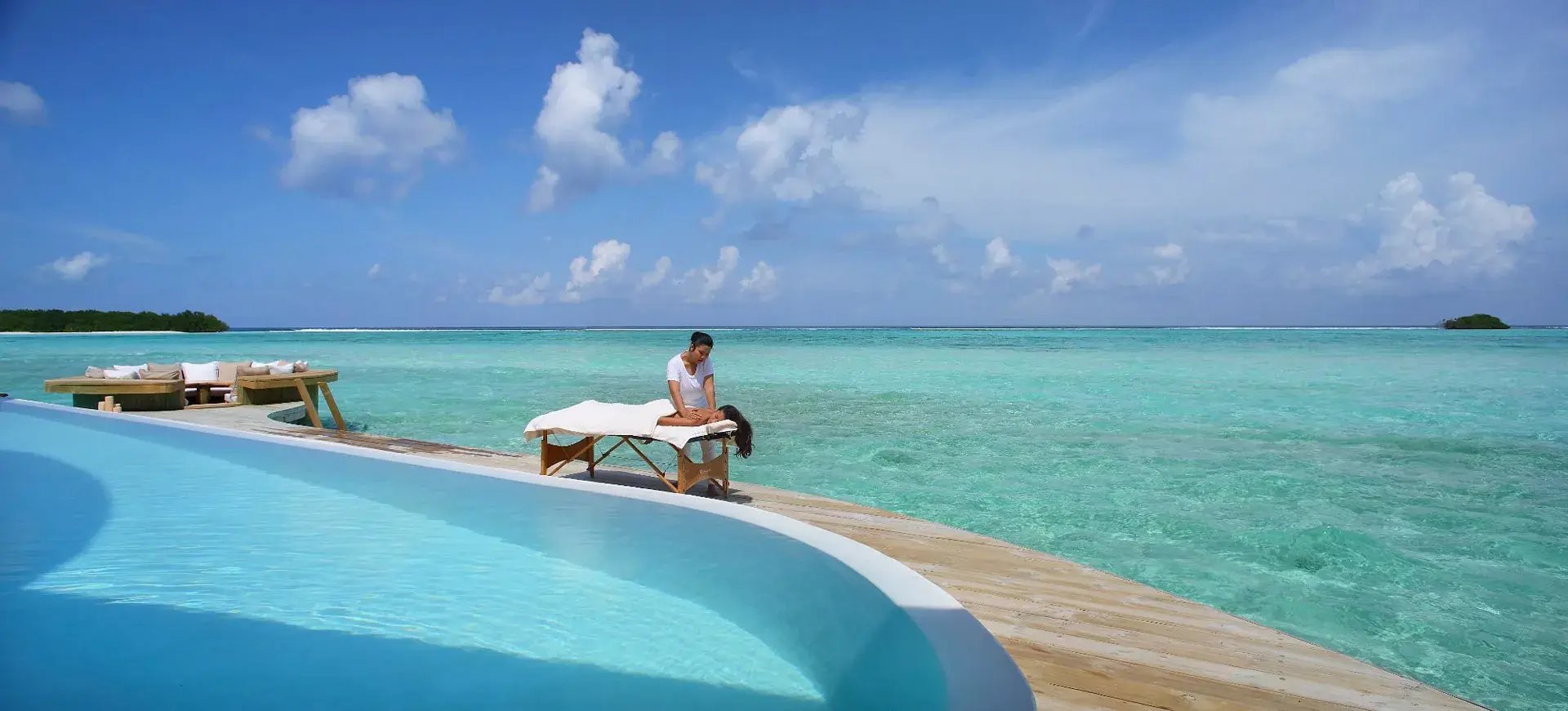 soneva-jani-malediven-familienverwohnung-massage-meerblick-luxurios-verwohnend-exklusiv