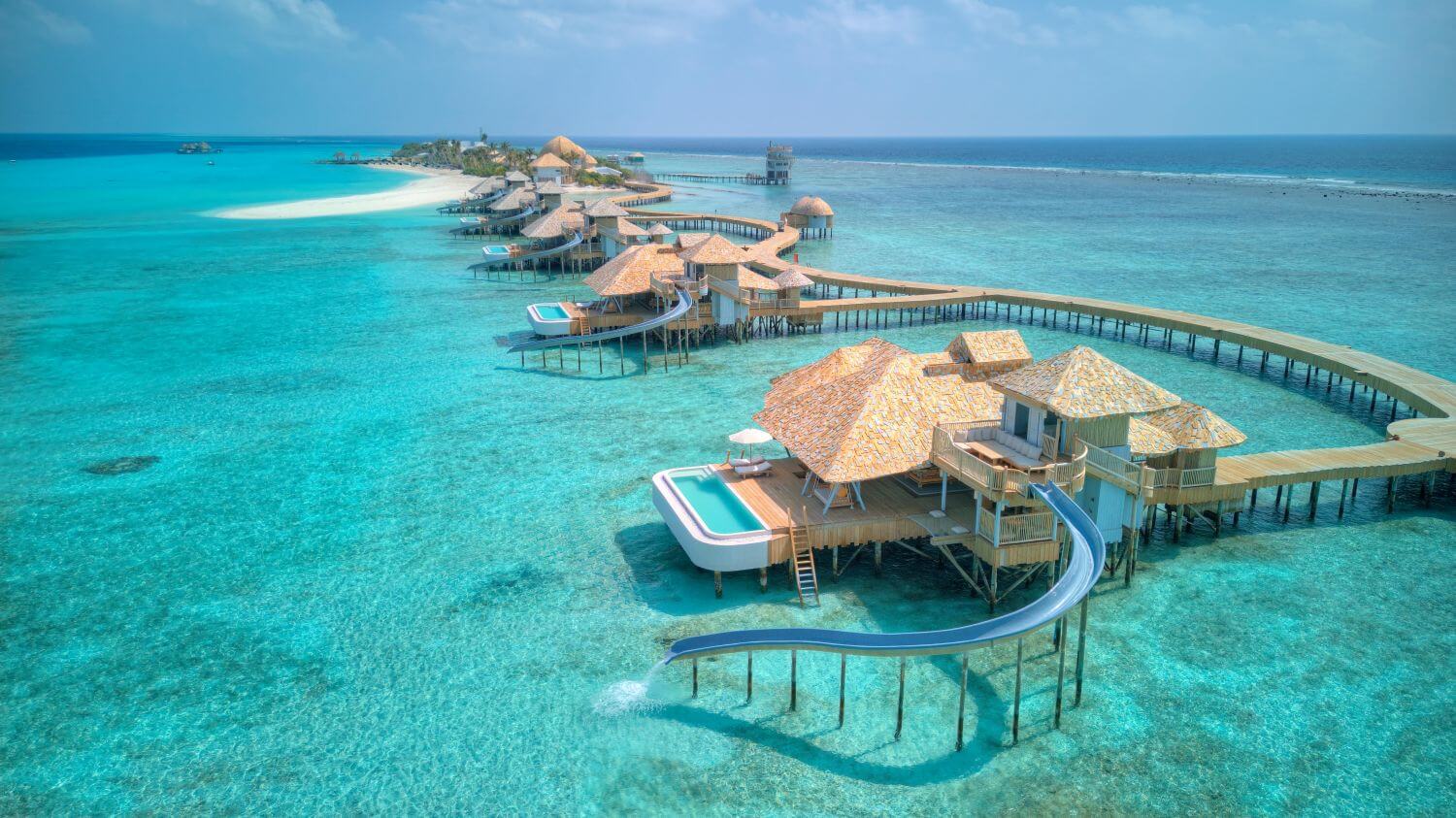 Wasservillen des Luxusresorts Soneva Secret auf den Malediven