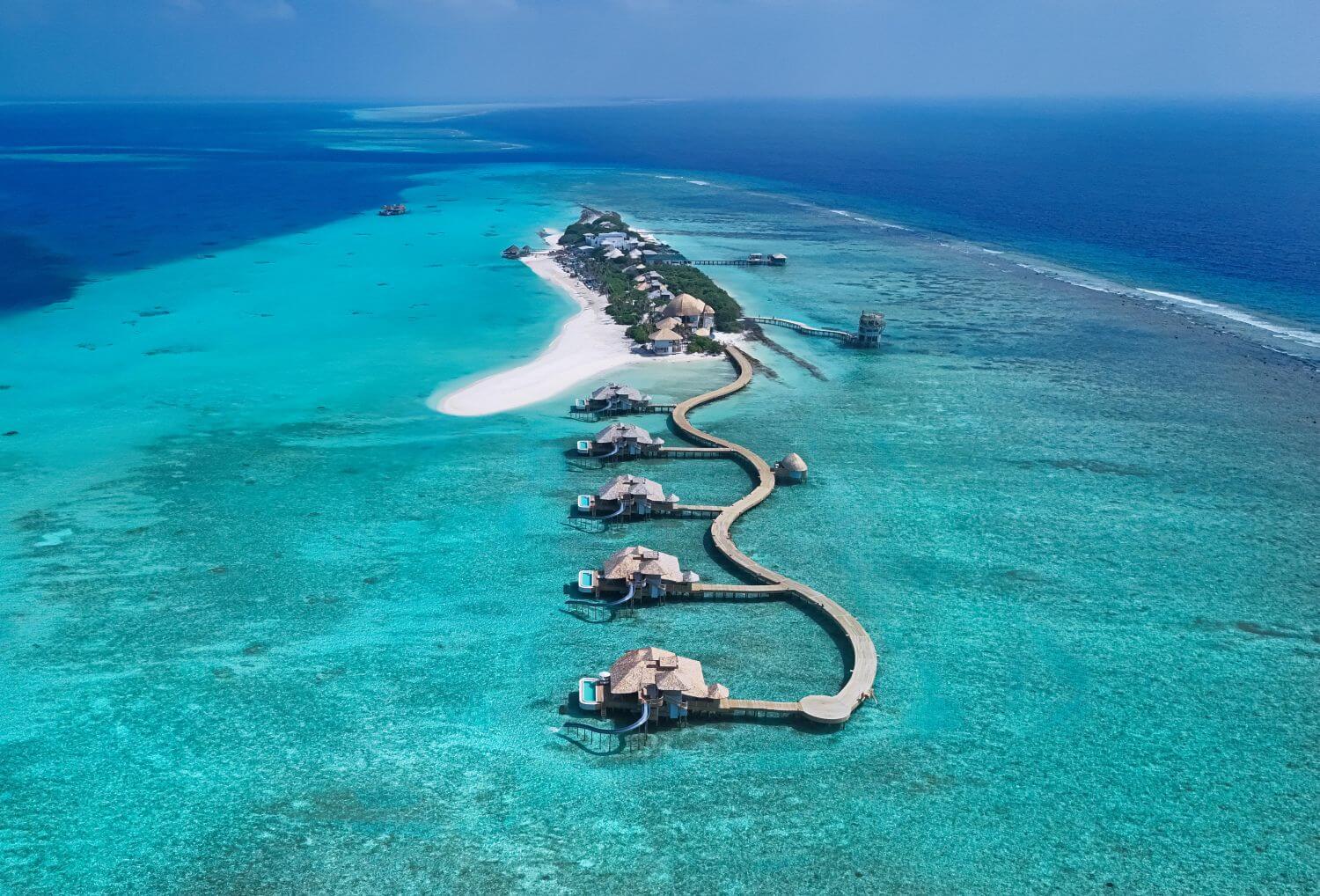 Wasservillen des Luxusresorts Soneva Secret auf den Malediven