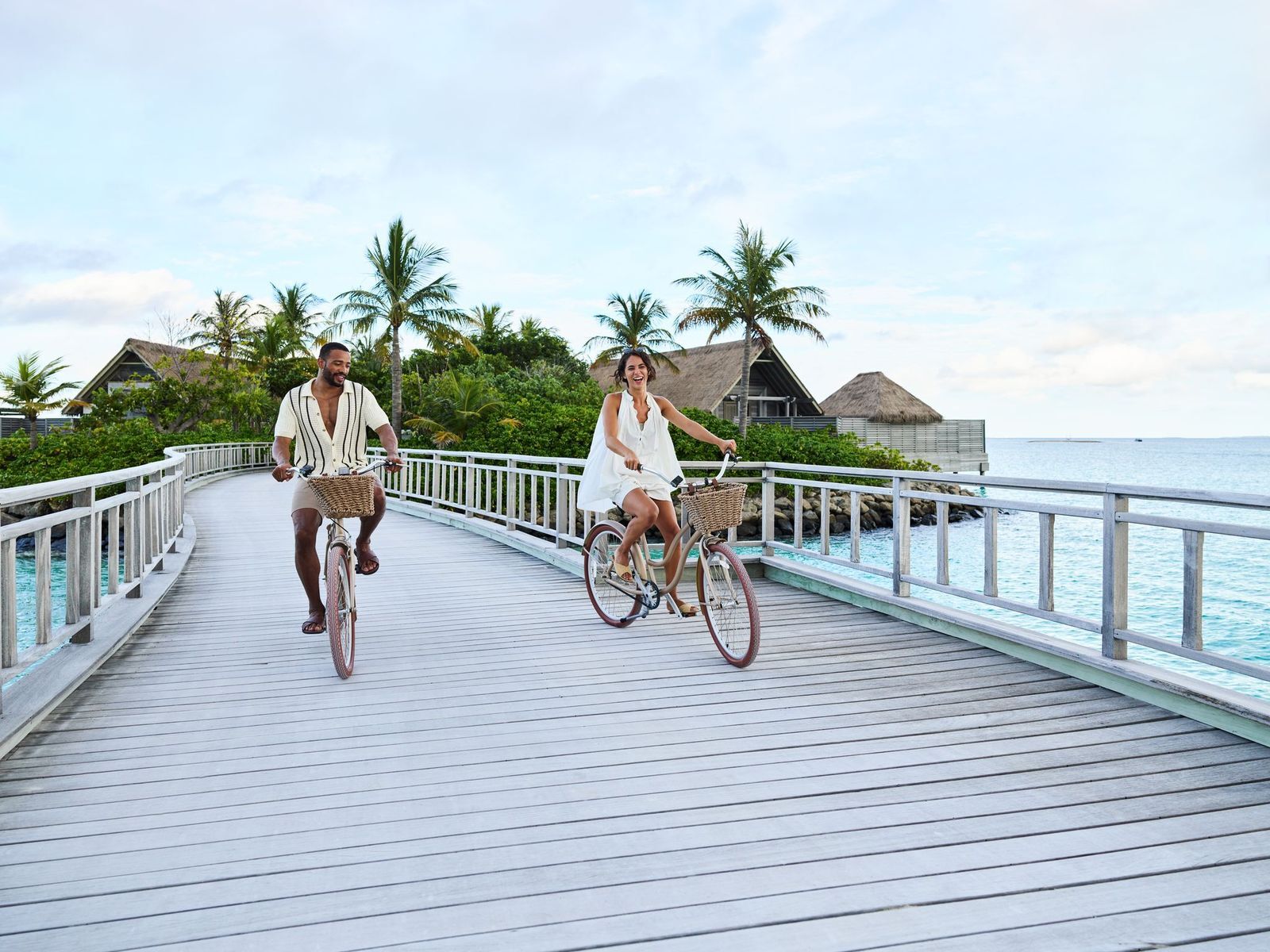 waldorf-astoria-maldives-familienluxusreisen-thefamilyproject-biking