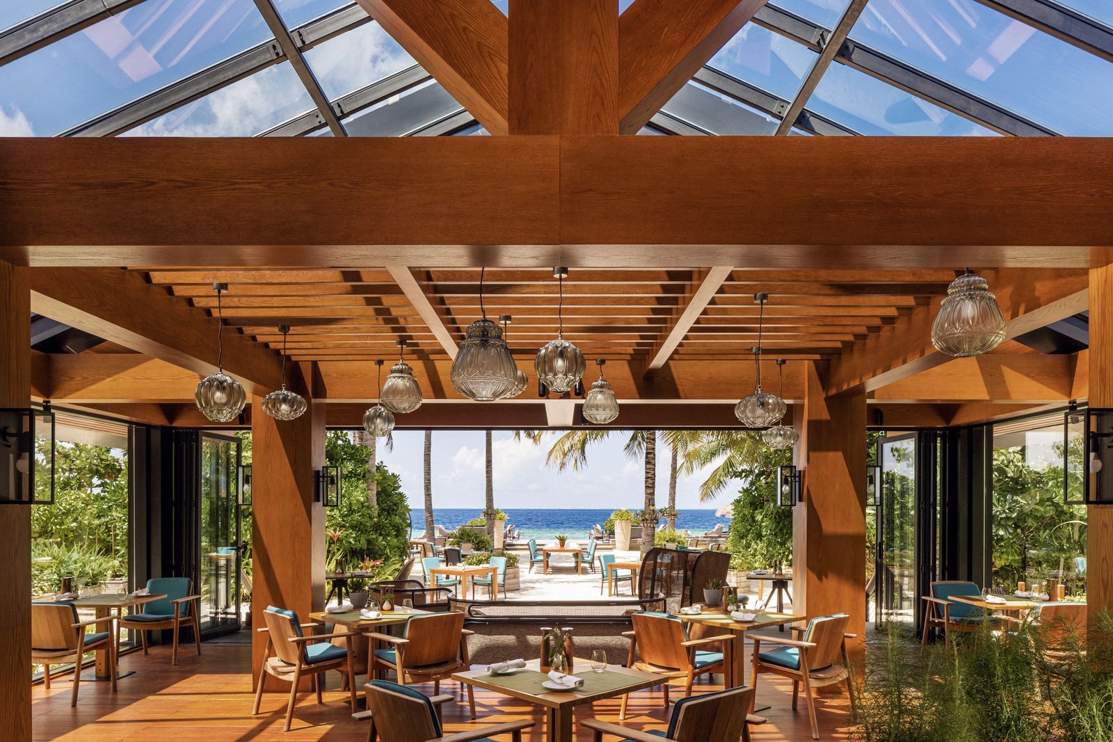 waldorf-astoria-maldives-familienluxusreisen-thefamilyproject-restaurant