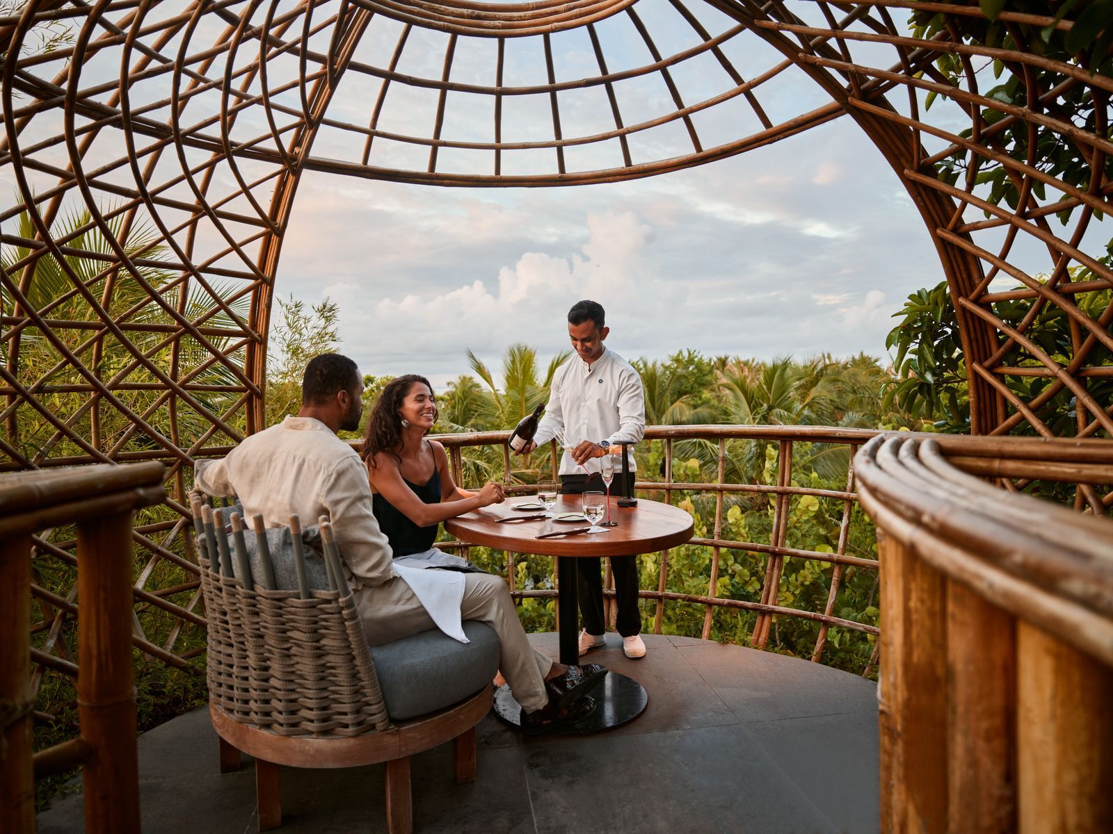 waldorf-astoria-maldives-familienluxusreisen-thefamilyproject-wine-tasting