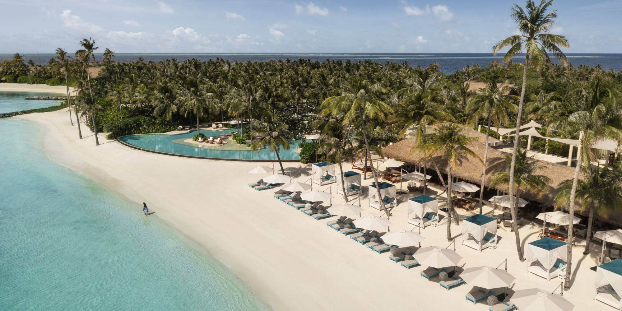 Waldorf Astoria Maldives Ithaafushi Familienluxusreisen TheFamilyProject Strand