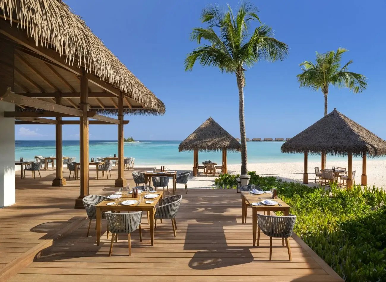 Waldorf Astoria Maldives Ithaafushi Familienluxusreisen TheFamilyProject Veranda