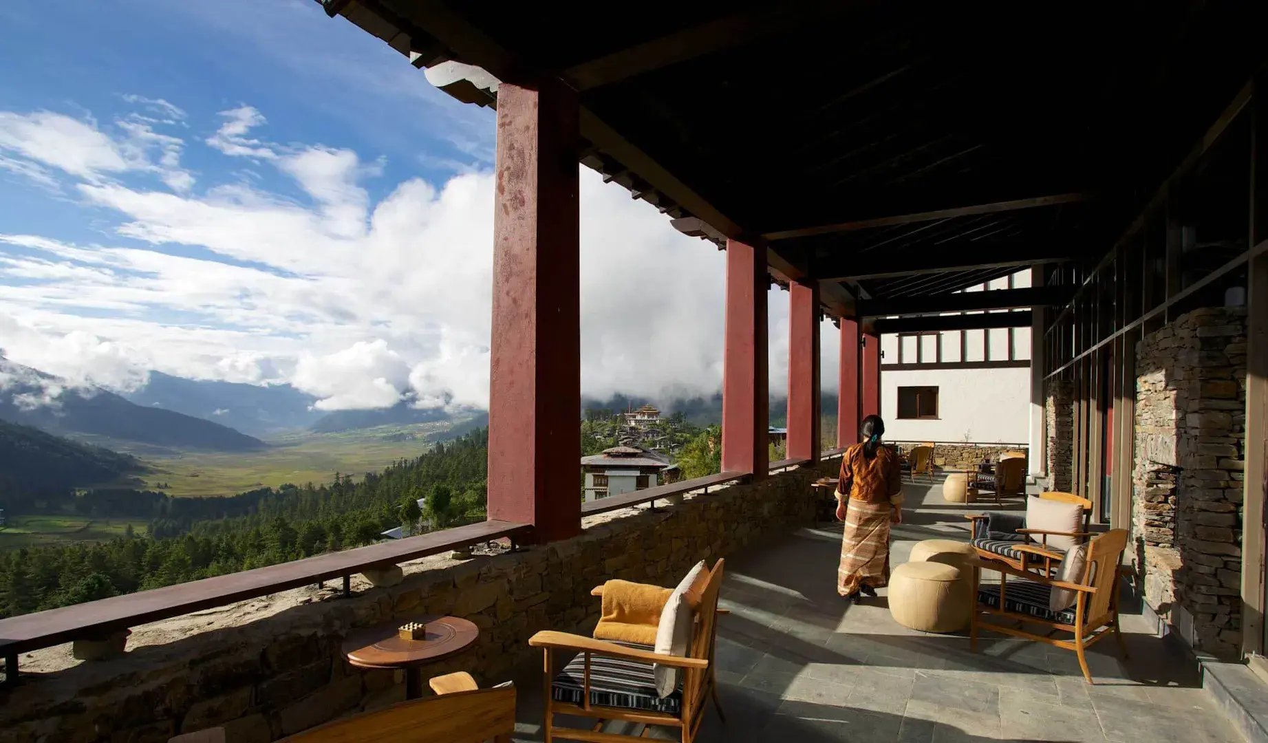 gangtey-lodge-bhutan-indischer-subkontinent-gangtey-terrasse-the-family-project-familie-luxus-reisen-kinder
