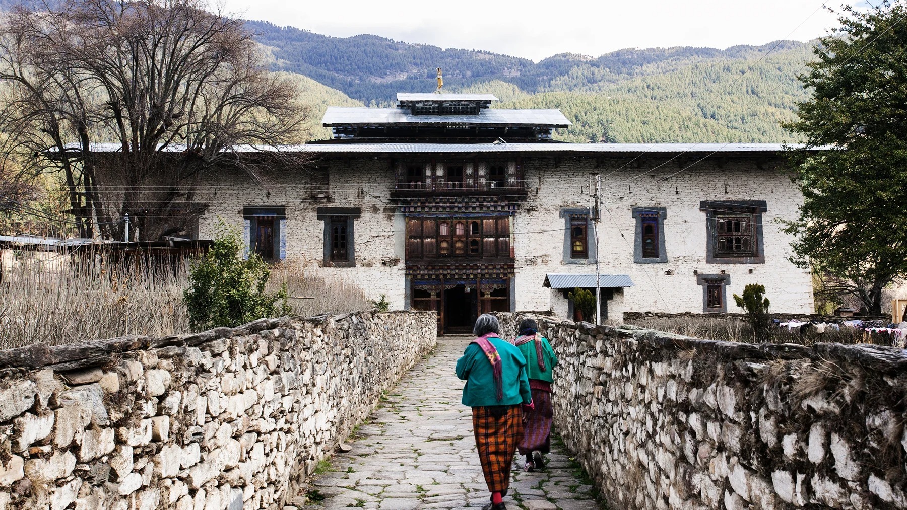 six-senses-bumthang-bhutan-familienluxusreisen-thefamilyproject-palace