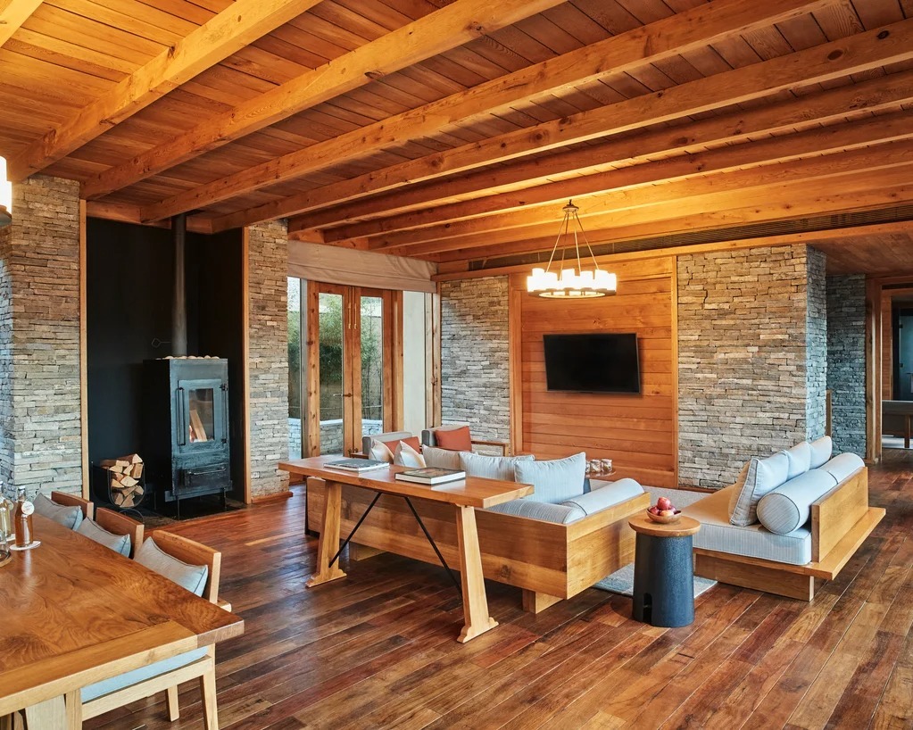 six-senses-paro-bhutan-familienluxusreisen-thefamilyproject-livingroom