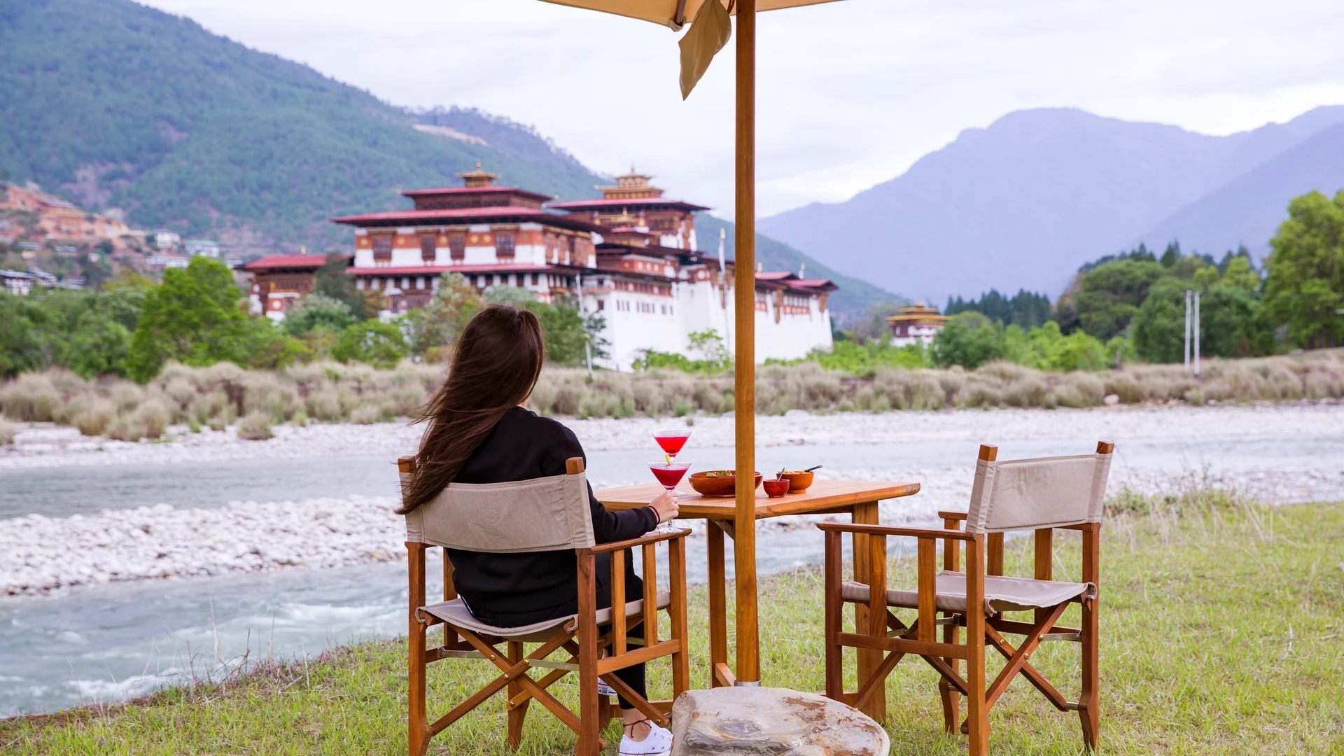 six-senses-punakha-bhutan-familienluxusreisen-thefamilyproject-cocktails