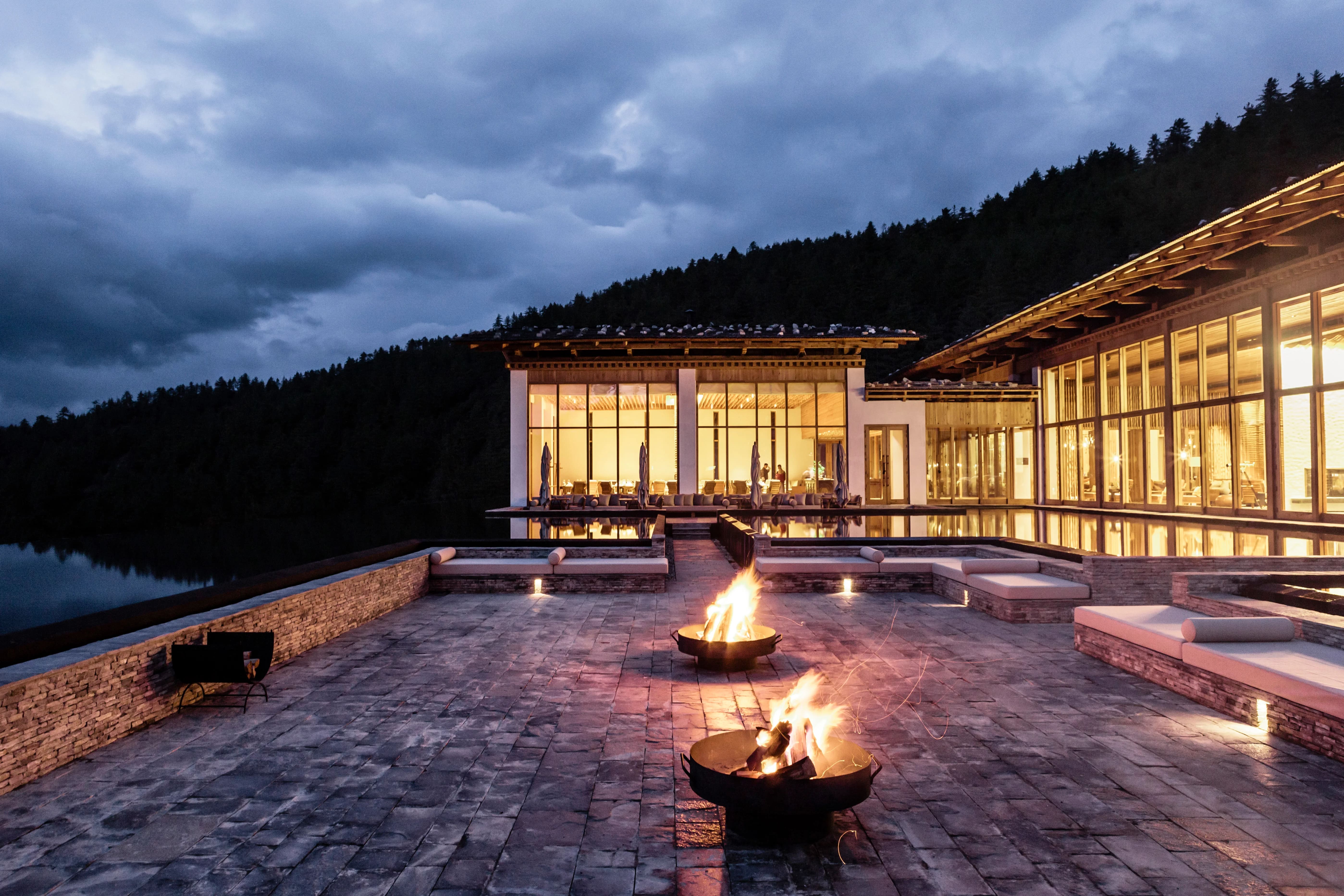 six-senses-thimphu-bhutan-familienluxusreisen-thefamilyproject-garten