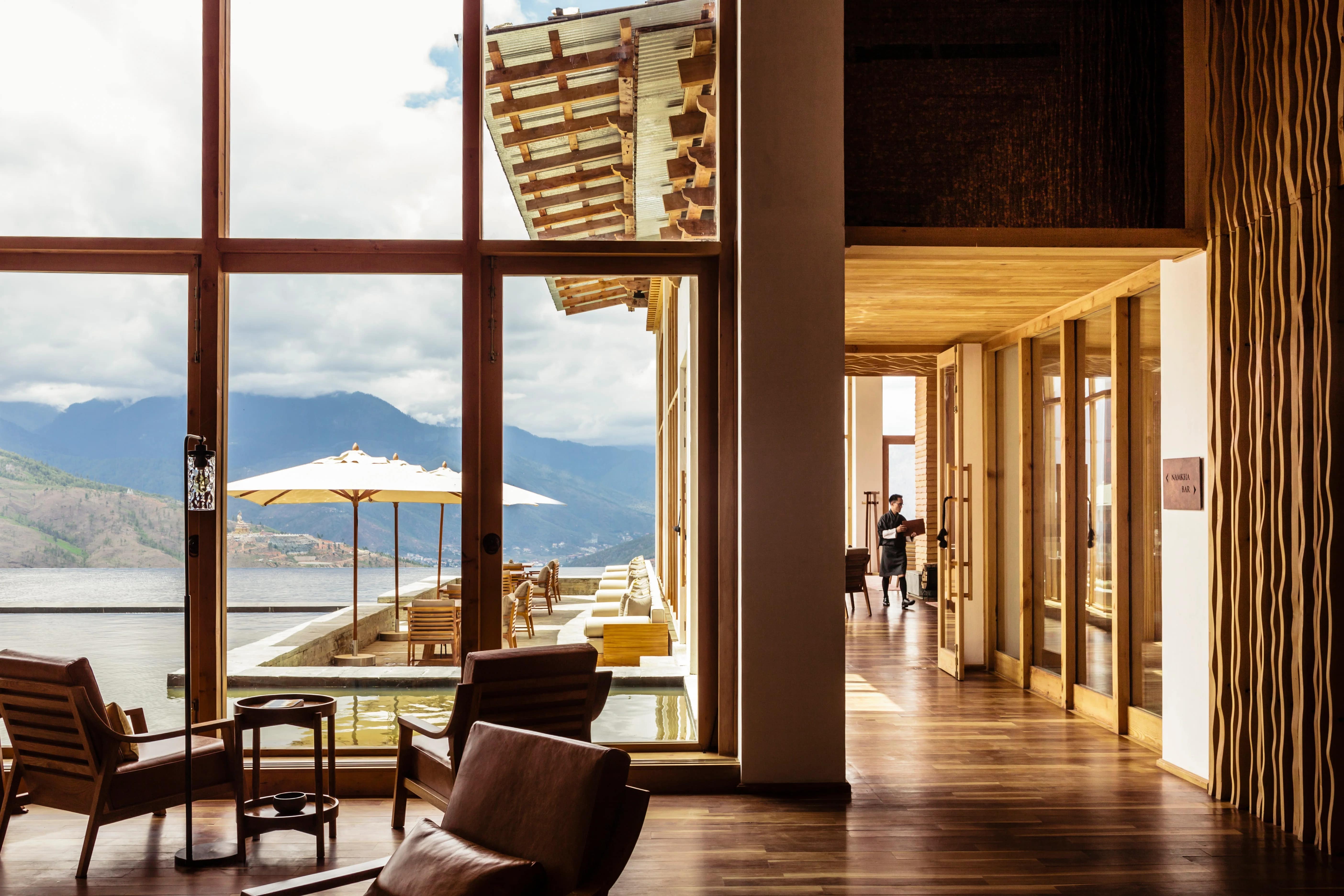 six-senses-thimphu-bhutan-familienluxusreisen-thefamilyproject-lobby