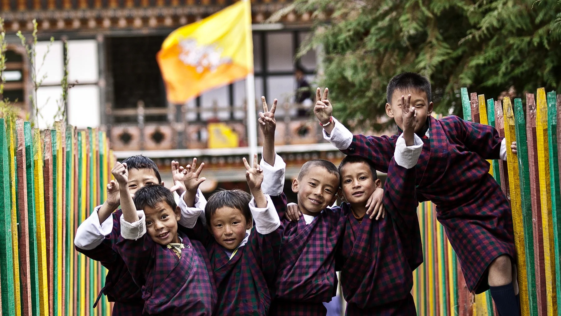 six-senses-thimphu-bhutan-familienluxusreisen-thefamilyproject-schule
