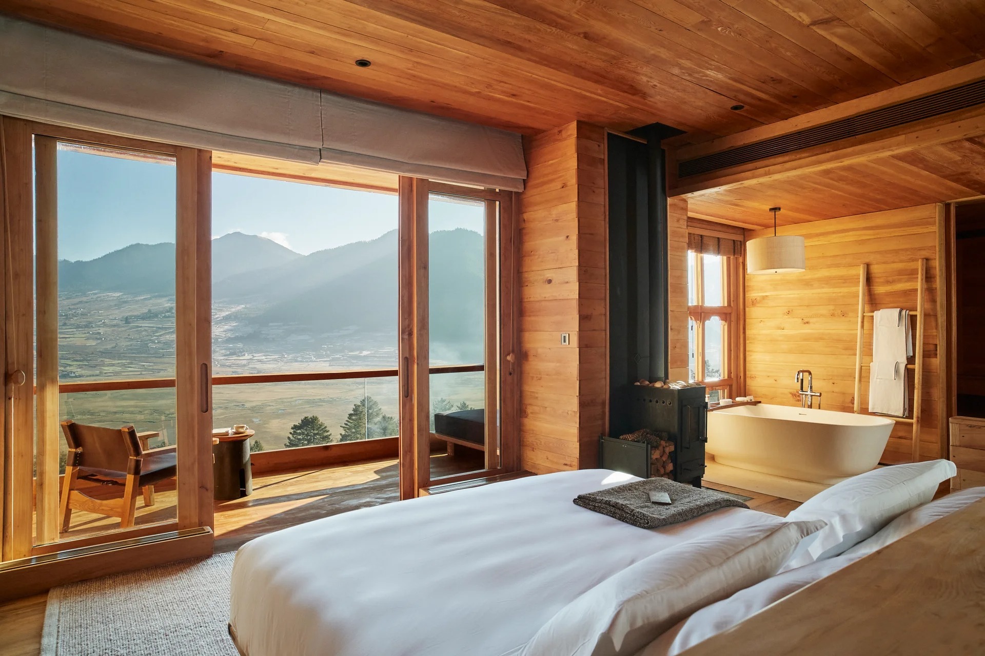 six-senses-gangtey-bhutan-familienluxusreisen-thefamilyproject-bedroom