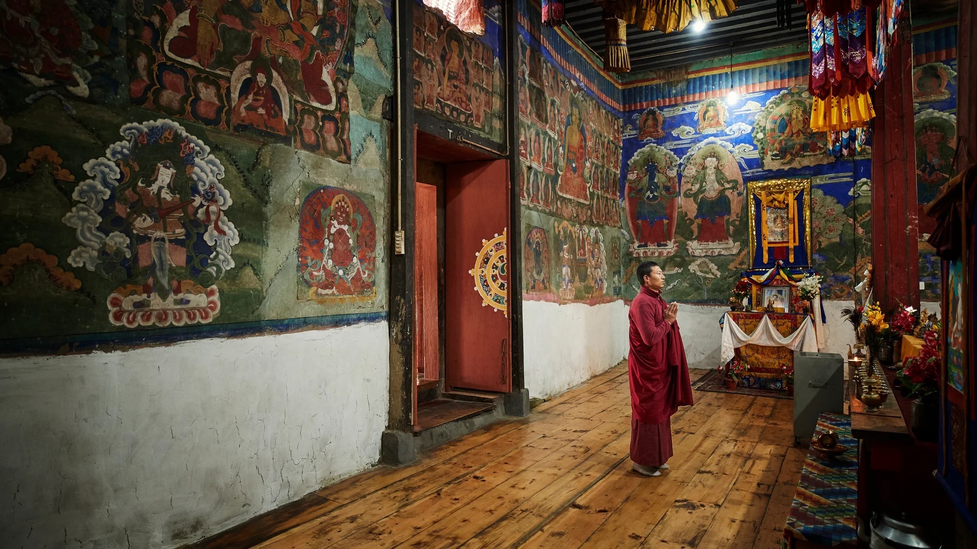 six-senses-gangtey-bhutan-familienluxusreisen-thefamilyproject-monastery