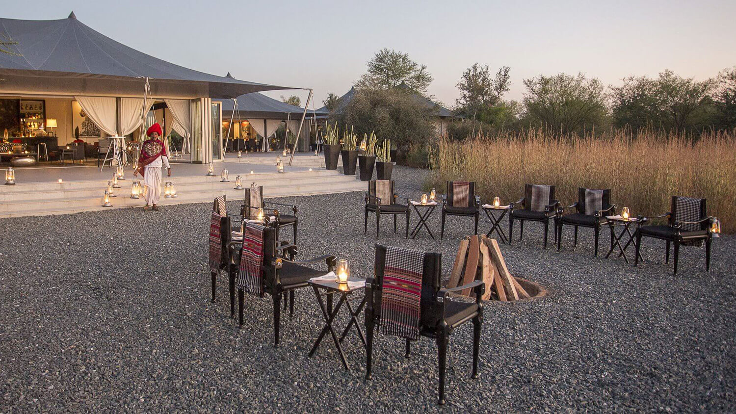 Sujan-Jawai-Indien-Familienluxusreisen-Feuerstelle
