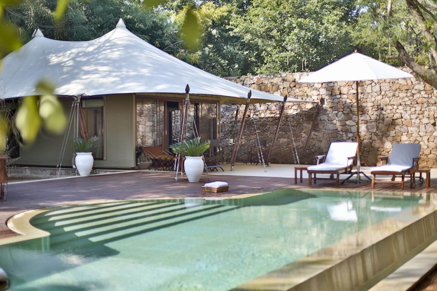 sujan-sher-bagh-indien-familienluxusreisen-thefamilyproject-pool