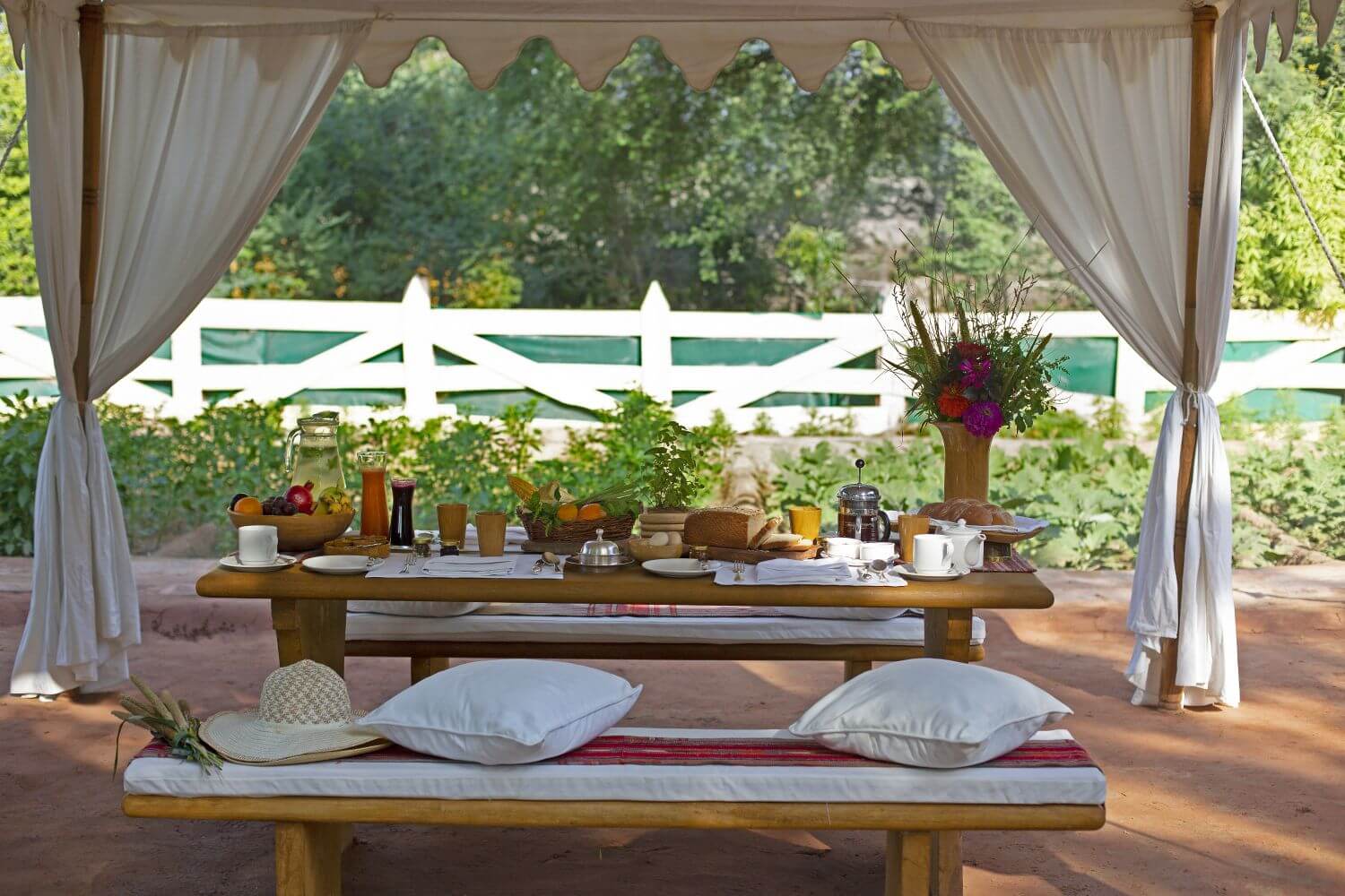 sujan-the-serai-indien-familienluxusreisen-thefamilyproject-dining