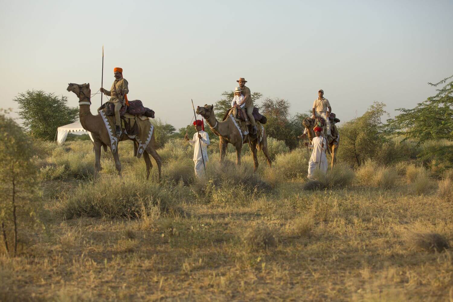 sujan-the-serai-indien-familienluxusreisen-thefamilyproject-kamelsafari
