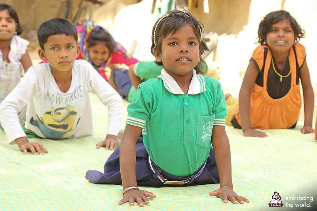 The-Oberoi-Amarvilas-indische Kinder machen Yoga