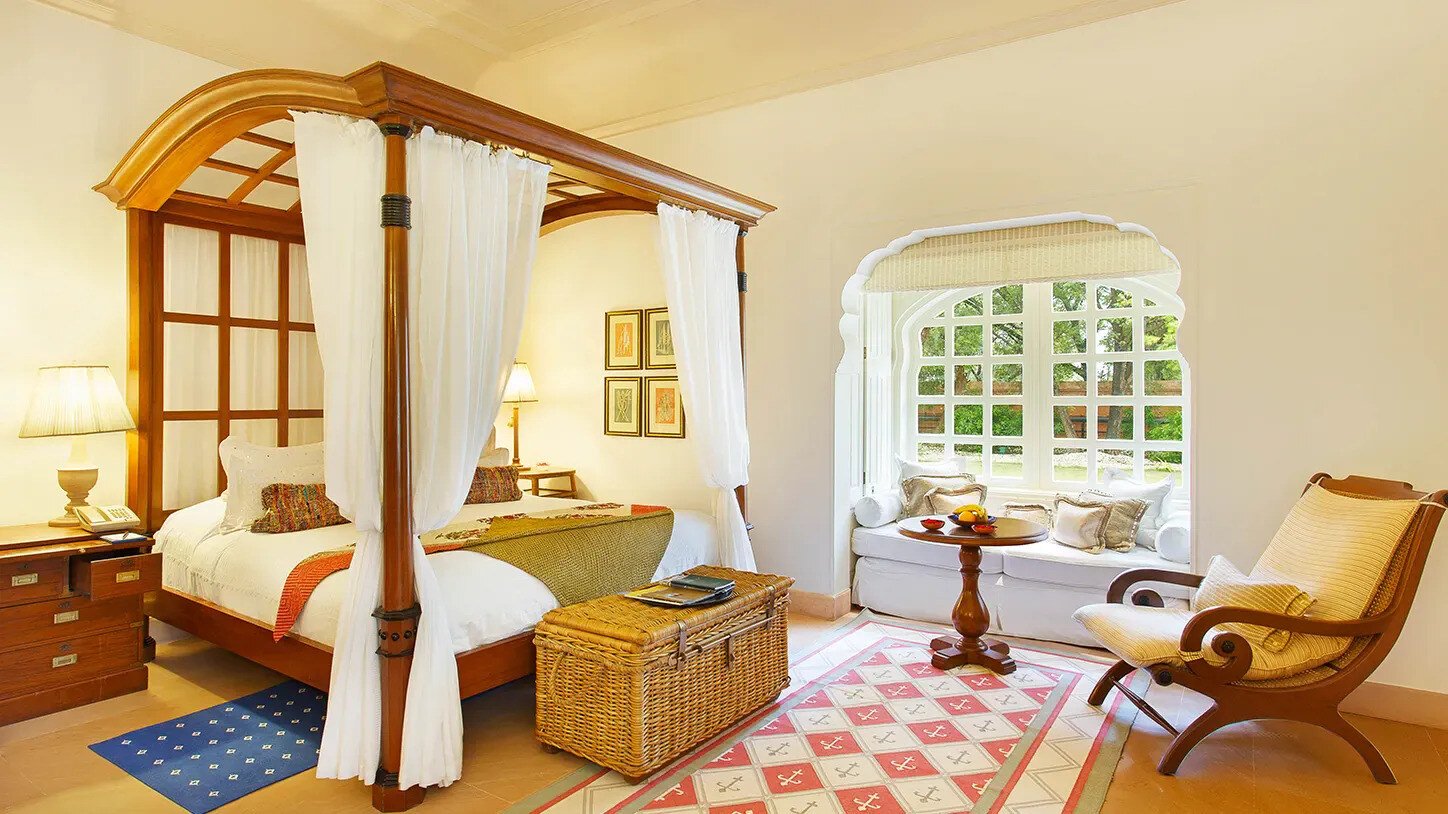 The Oberoi Rajvilas Bett mit Baldachin