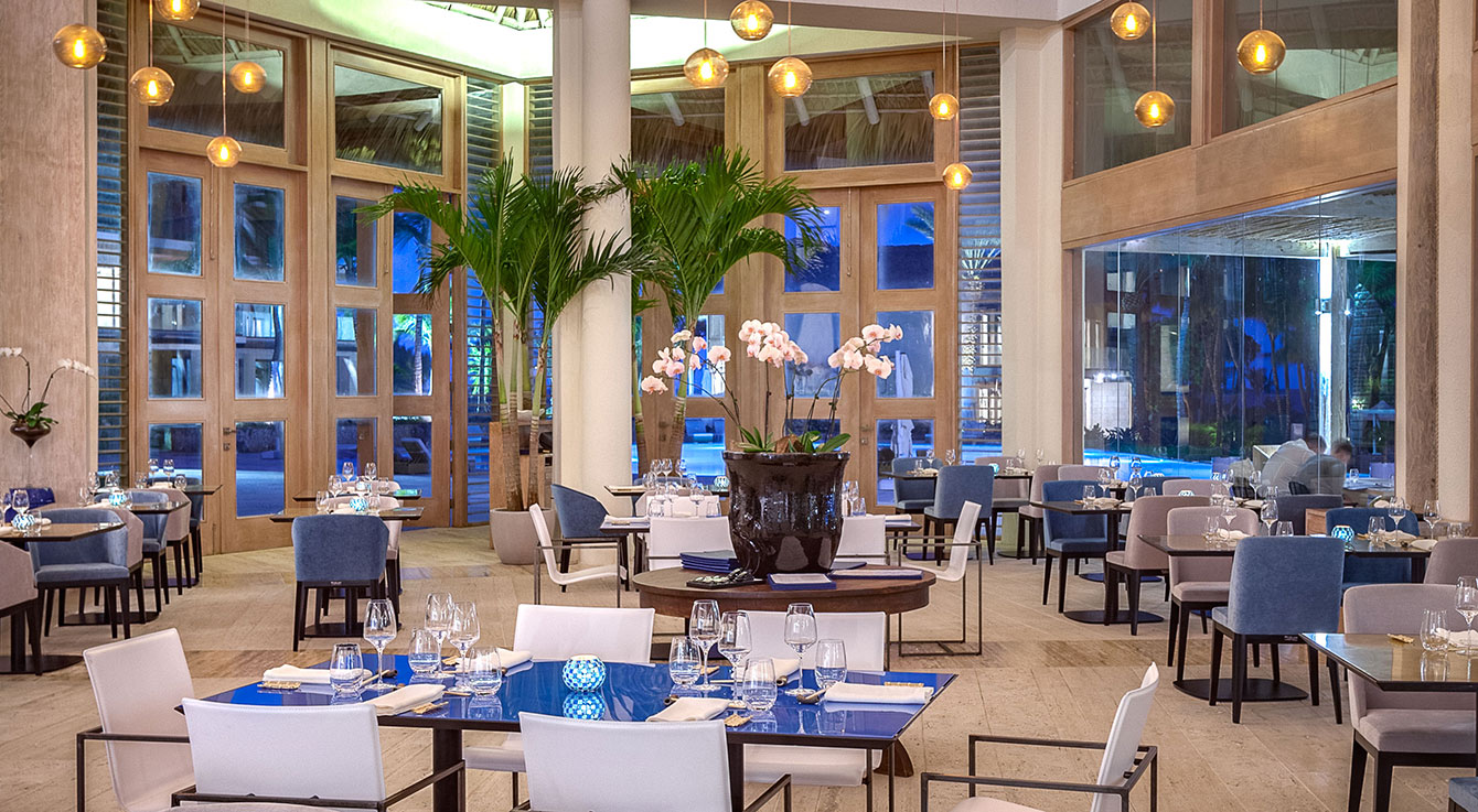 Eden roc at cap cana BLUE Grill Bar Interior