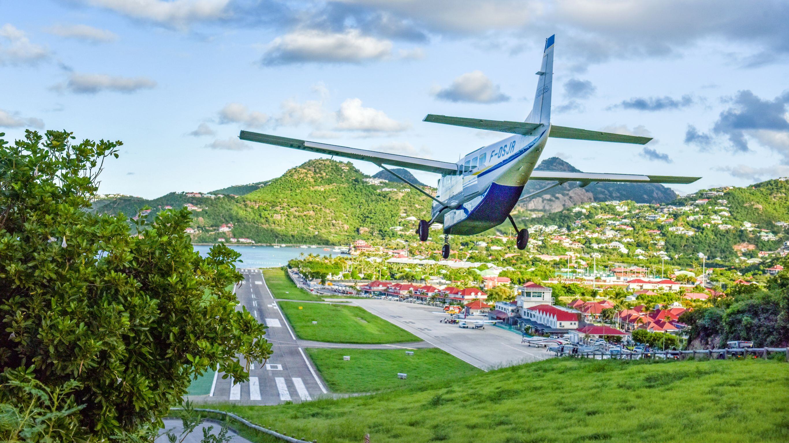 Rosewood Le Guanahani destination airport