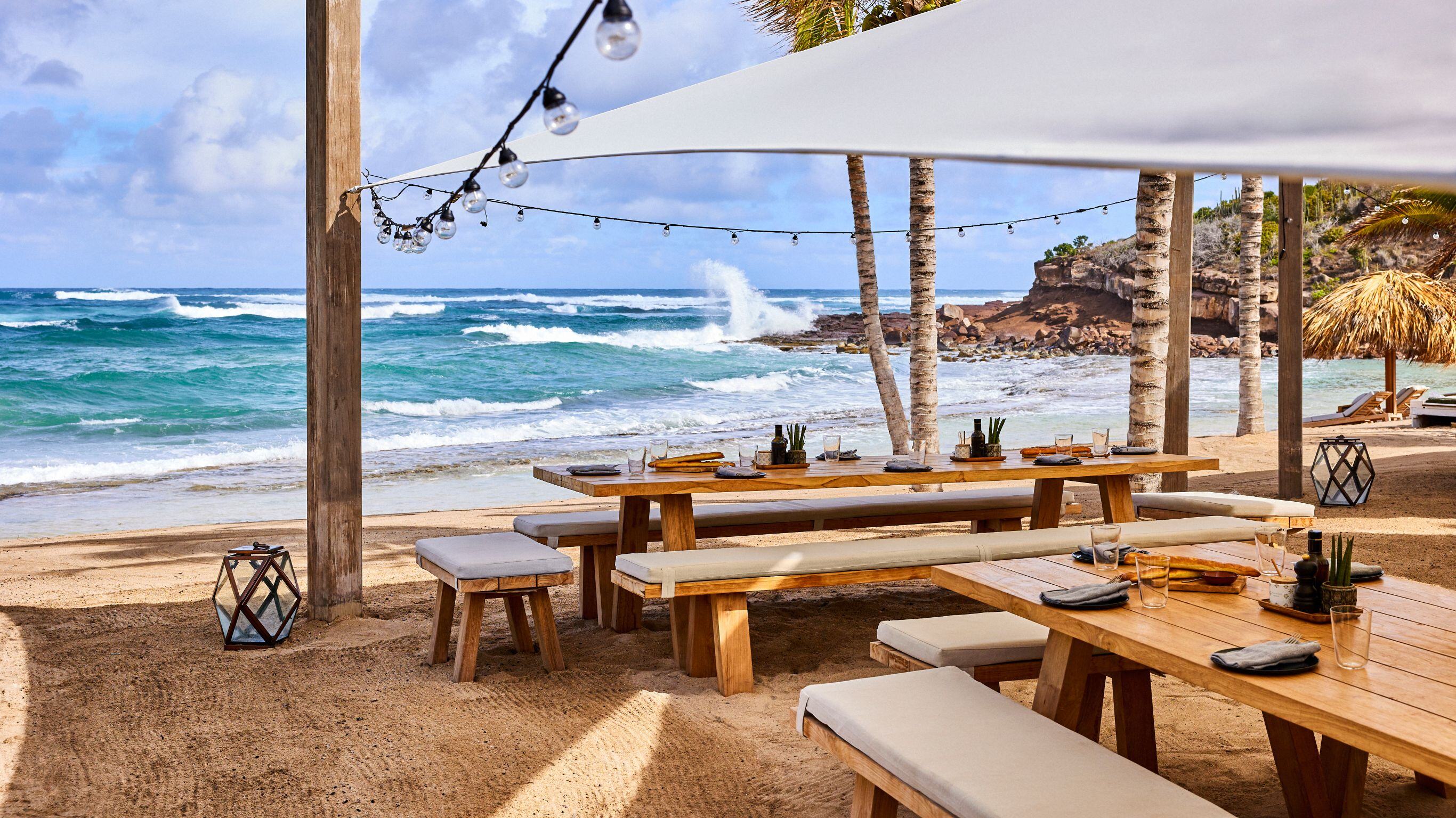 Rosewood Le Guanahani events dining feet in the sand