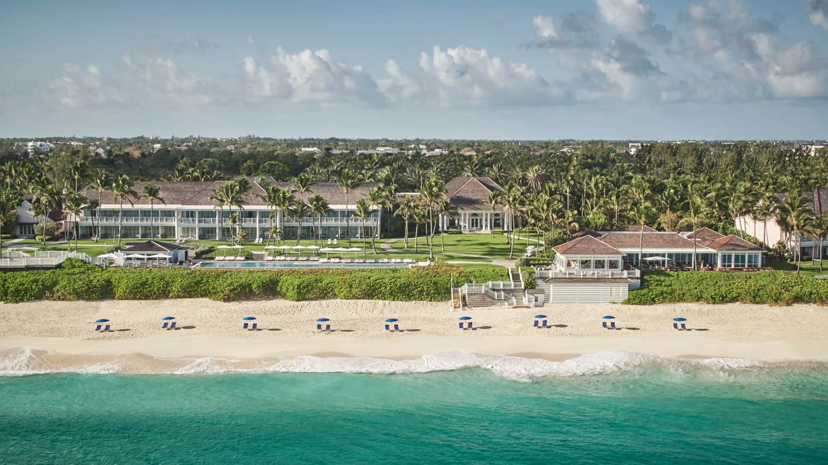 The-Ocean-Club-Hotelansicht vom Strand aus